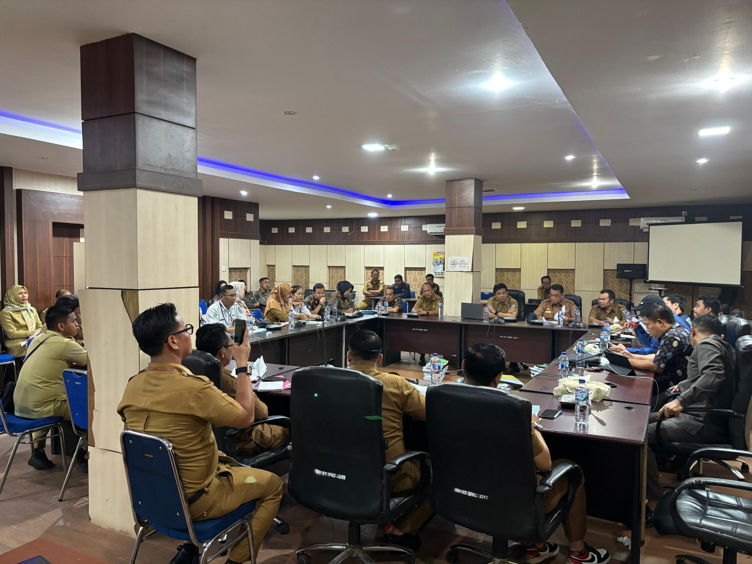 Saat hearing Komisi I DPRD Merangin dengan sejumlah Organisasi Perangkat Daerah (OPD) di ruang Banggar. Senin (14/10/2024).