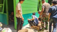 Anggota Satgas TNI Manunggal Membangun Desa (TMMD) 122 Kodim 0420/Sarko berkolaborasi dengan pemuda setempat untuk melaksanakan kegiatan pengecatan Madrasah Darul Ulum Desa Bedeng Rejo Kecamatan Bangko Barat Kabupaten Merangin, Kegiatan ini kordinatori oleh Mayor Inf Aziz.