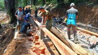 Program TNI Manunggal Membangun Desa (TMMD) ke-122 Kodim 0420/Sarko di Desa Bedeng Rejo Kecamatan Bangko Barat Kabupaten Merangin salah satunya melaksanakan pembangunan ketahanan pangan. 