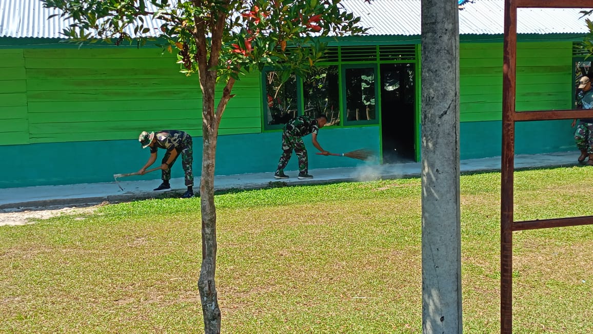 Menjelang penutupan TMMD ke 122 Kodim 0420 Sarko, anggota Satgas TMMD yang dikoordinir oleh Lettu inf Afrilus melakukan curve atau pembersihan di beberapa lokasi terutama di lapangan dan lokasi sekitar lapangan.