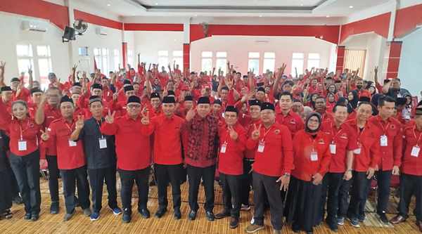 kader dan massa militan pdi p kota jambi siap menangkan h abdul rahman h andi muhammad guntur kader dan massa militan pdi p kota jambi siap menangkan h abdul rahman h andi muhammad guntur