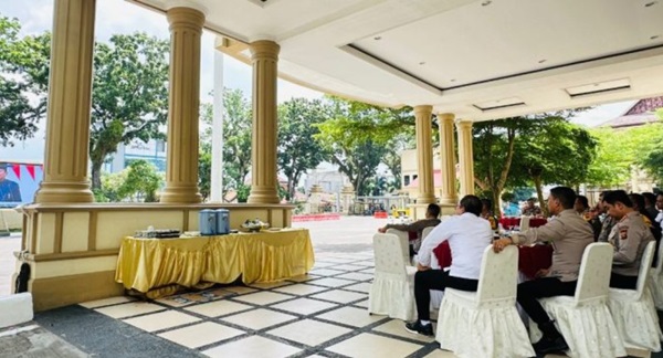 kepolisian daerah jambi melaksanakan kegiatan menonton bareng siaran langsung prosesi pelantikan presiden dan wakil presiden terpilih periode 2024 2029 kepolisian daerah jambi melaksanakan kegiatan menonton bareng siaran langsung prosesi pelantikan presiden dan wakil presiden terpilih periode 2024 2029