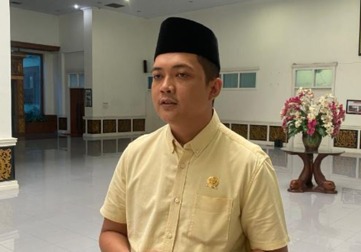 ketua dprd provinsi jambi, m hafiz fattah menyebut, para santri diyakini siap bersaing di dunia kerja.