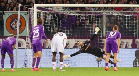 kiper firoentina david de gea menepis tendangan pe kiper firoentina david de gea menepis tendangan pe