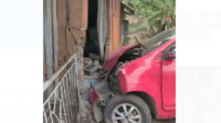mobil tabrak rumah warga di muaro jambi, sopir disebut ngantuk