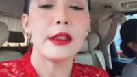 rieke diah pitaloka menyala pakai kebaya merah saat pelantikan dpr ri