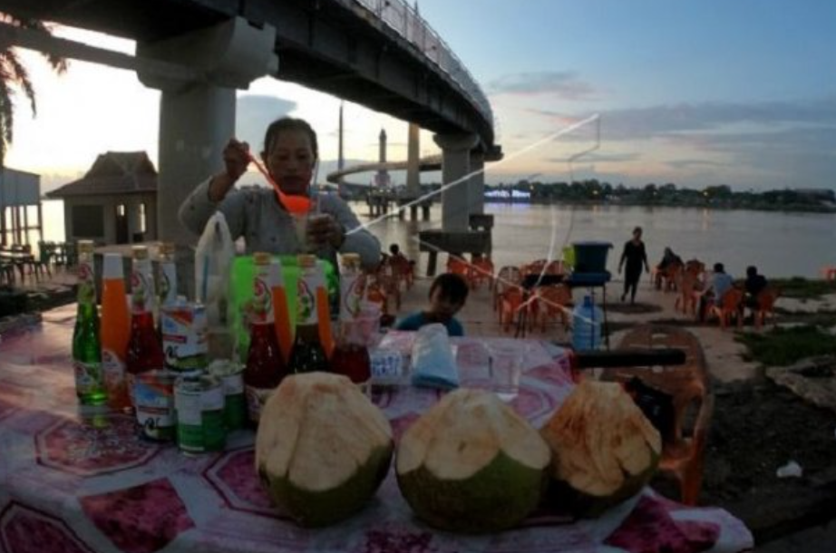 Jambi, si kota pinang masak, tak hanya menawarkan pesona wisata alam dan budaya, tapi juga denyut kehidupan malam yang tak pernah tidur.