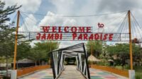 Butuh pelarian dari hiruk pikuk perkotaan dan kepenatan rutinitas? Taman Wisata Jambi Paradise hadir sebagai jawaban tepat untuk menghabiskan waktu berkualitas bersama keluarga dan orang-orang tercinta.