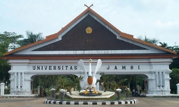 Provinsi Jambi, yang dikenal dengan pesona alam dan budayanya, juga menyimpan potensi pendidikan tinggi yang tak kalah menarik.