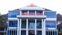 Provinsi Jambi, dengan segala potensinya, kini tak hanya menjadi pusat perekonomian di Sumatera, namun juga berkembang sebagai pusat pendidikan tinggi yang diperhitungkan.