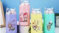 tumbler minum telah menjadi barang yang sangat populer, tidak hanya karena fungsinya yang praktis, tetapi juga karena desainnya yang menarik.