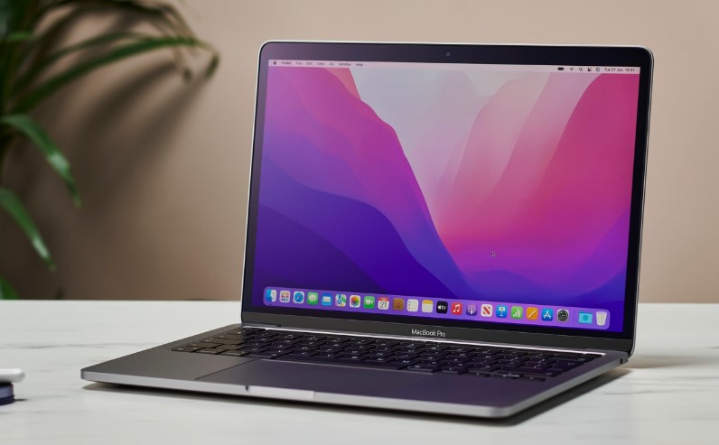 apple macbook pro (m2)