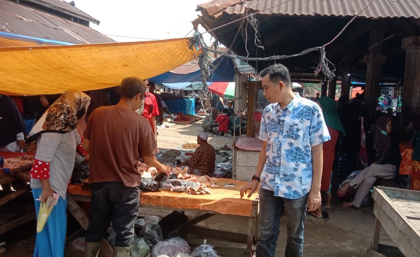 calon bupati muaro jambi, zuwanda blusukan ke pasar tradisional sengeti. calon bupati muaro jambi, zuwanda blusukan ke pasar tradisional sengeti.