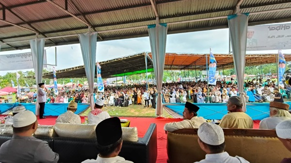 calon gubernur jambi nomor urut 2 al haris mengelar tabligh akbar bersama ustadz kondang das'ad latif di sebapo, kecamatan mestong, kabupaten muaro jambi.
