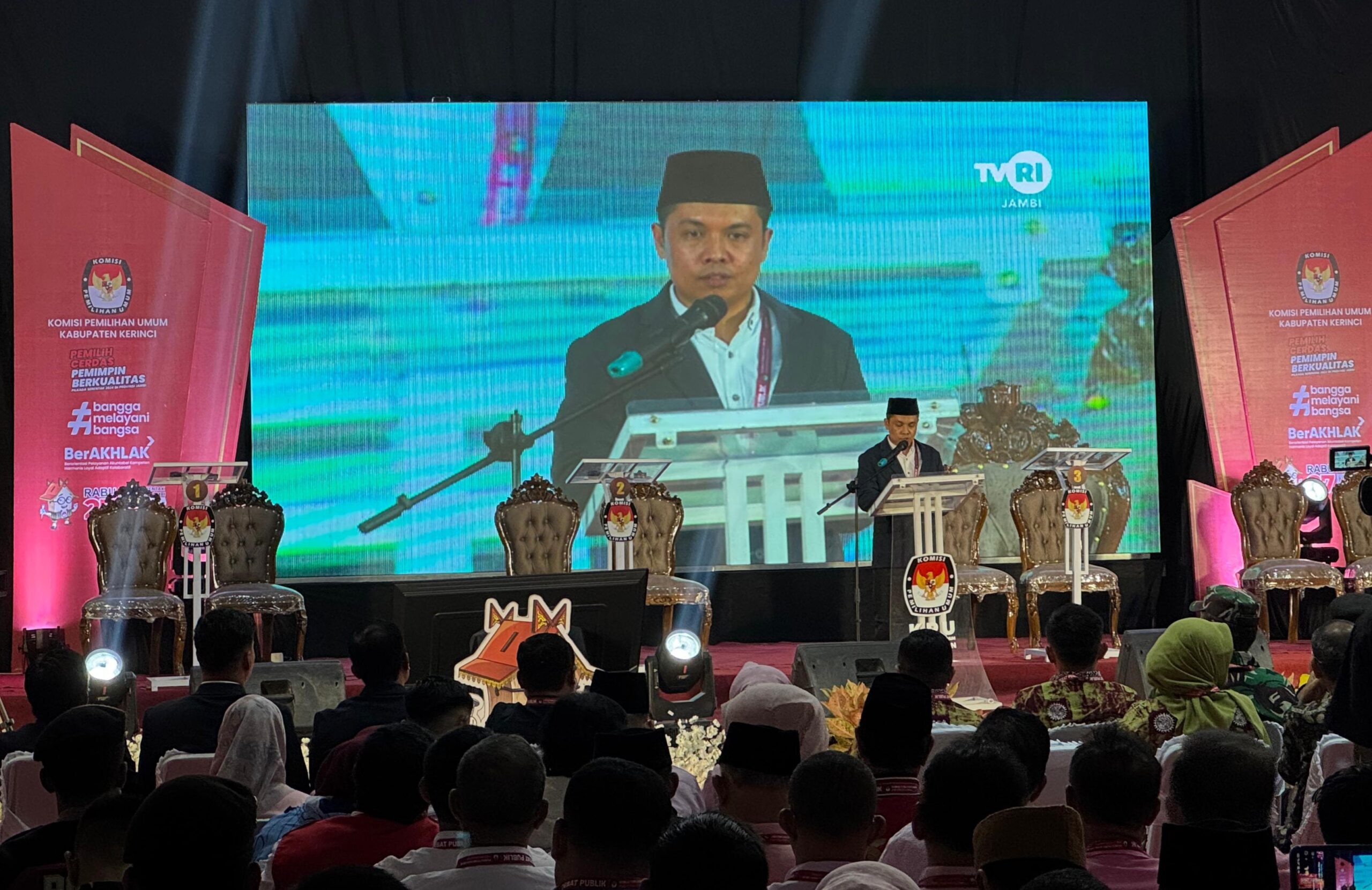 debat pilbup kerinci 2024. foto; oga jambiseru.com