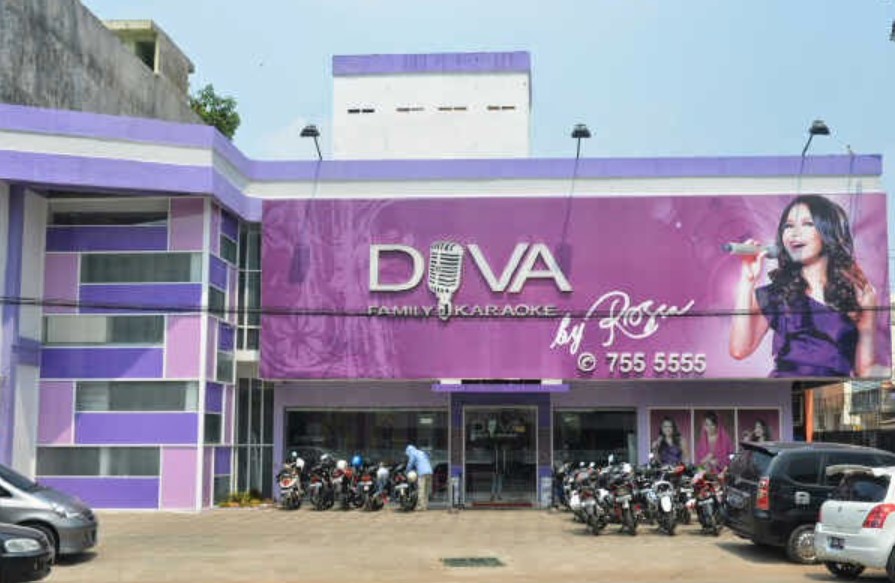 jambi tak hanya memikat dengan keindahan alam dan kekayaan budaya, tapi juga menawarkan hiburan malam yang siap menghidupkan suasana.