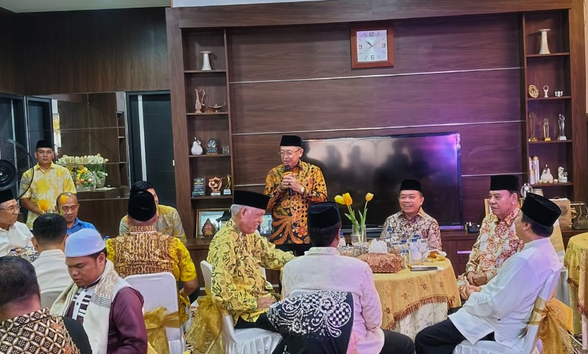ketua dpd i golkar provinsi jambi, cek endra (ce) menegaskan kepada semua kader golkar se provinsi jambi dan tim sukses yang mengantarkan dirinya duduk di dpr ri untuk tegak lurus mendukung haris sani