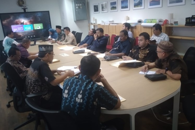 komisi ll dprd provinsi jambi melakukan konsultasi ke kementerian kehutanan