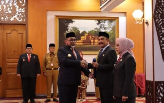 Masa Jabatan Asraf Sebagai Pj Bupati Kerinci Resmi Diperpanjang. Foto: Oga/Jambiseru.com Masa Jabatan Asraf Sebagai Pj Bupati Kerinci Resmi Diperpanjang. Foto: Oga/Jambiseru.com