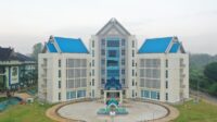Provinsi Jambi, sebagai salah satu pusat pertumbuhan di Pulau Sumatera, tak hanya menawarkan kekayaan alam dan budaya, tetapi juga memiliki deretan institusi pendidikan tinggi yang berkontribusi besar dalam mencetak generasi penerus bangsa.