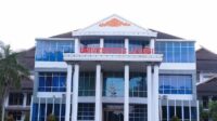 Provinsi Jambi, dengan segala potensinya, kini tak hanya menjadi pusat perekonomian di Sumatera, namun juga berkembang sebagai pusat pendidikan tinggi yang diperhitungkan.