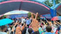 Calon Gubernur Jambi nomor urut 2, Al Haris didampingi Ketua DPW PAN Provinsi Jambi A Bakrie, Zumi Laza-Muhamad Aris, Ketua DPRD Tanjab Timur Zilawati dan para anggota DPRD Tanjab Timur fraksi PAN bersilaturahmi dengan warga Tanjab Timur