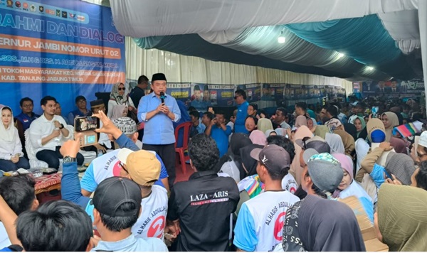 Calon Gubernur Jambi Nomor urut 2, Al Haris bersama Laza-Aris dan didampingi Zilawati Ketua DPRD Tanjab Timur melakukan silaturrahmi bersama ribuan masyarakat di kawasan Gor Paduka Berhala