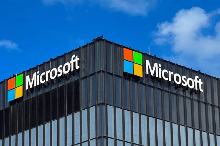 Microsoft Corporation, didirikan oleh Bill Gates dan Paul Allen pada tahun 1975, telah berkembang menjadi salah satu perusahaan teknologi paling berpengaruh di dunia. Microsoft Corporation, didirikan oleh Bill Gates dan Paul Allen pada tahun 1975, telah berkembang menjadi salah satu perusahaan teknologi paling berpengaruh di dunia.