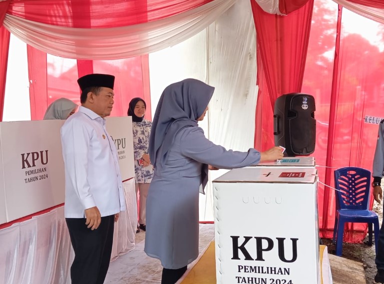 Pasangan calon nomor urut 02 Al Haris-Abdullah Sani kembali meraih kemenangan telak di Desa Seponjen Kecamatan Kumpeh, Kabupaten Muaro Jambi.