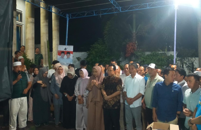 Calon Bupati dan Wakil Bupati Muaro Jambi, Bambang Bayu Suseno (BBS)-Junaidi H Mahir (Jun Mahir) menang berdasarkan hasil quick count. Calon Bupati dan Wakil Bupati Muaro Jambi, Bambang Bayu Suseno (BBS)-Junaidi H Mahir (Jun Mahir) menang berdasarkan hasil quick count.