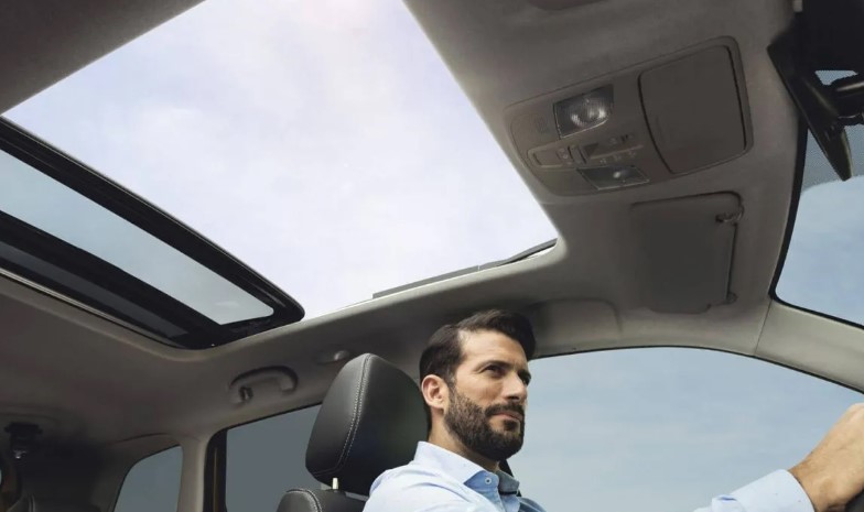 Sunroof atau atap kaca pada kendaraan telah menjadi fitur yang semakin populer dalam beberapa tahun terakhir.