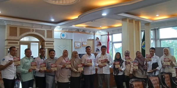 tim samsat muara bulian melakukan sosialisasi program relaksasi pajak kendaraan bermotor di kantor bupati batanghari