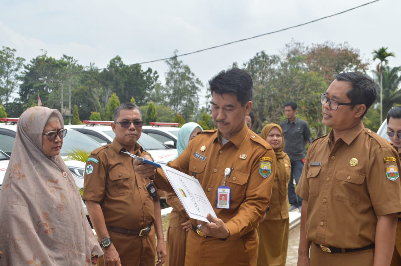 najmi serahkan ambulance dari kemenkes najmi serahkan ambulance dari kemenkes