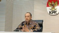 Komisi Pemberantasan Korupsi (KPK) menangkap Pj Wali Kota Pekanbaru, Risnanfar Mahiwa.