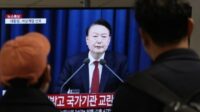 Suasana mencekam tak hanya terjadi di gedung parlemen Majelis Nasional Korea Selatan (Korsel), tapi juga Seoul.