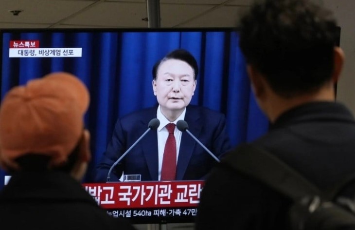 Suasana mencekam tak hanya terjadi di gedung parlemen Majelis Nasional Korea Selatan (Korsel), tapi juga Seoul.