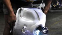 Tidak ada yang lebih menyebalkan bagi pengendara motor selain mengalami mogok di tengah perjalanan.