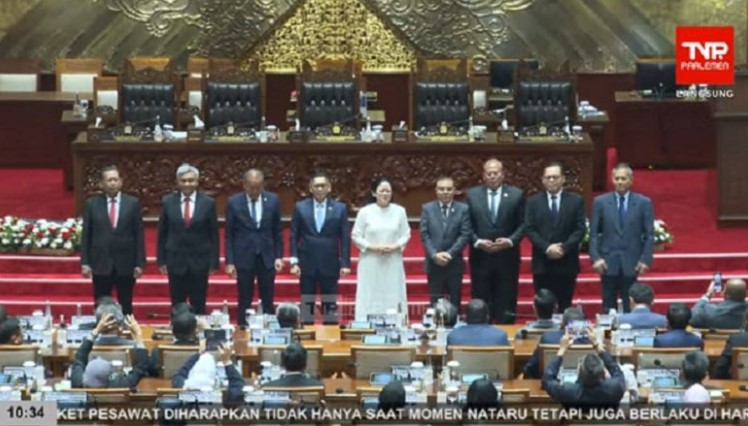 Dewan Perwakilan Rakyat (DPR) mengesahkan lima pimpinan KPK periode 2024-2029 dalam rapat paripurna Dewan Perwakilan Rakyat (DPR) mengesahkan lima pimpinan KPK periode 2024-2029 dalam rapat paripurna