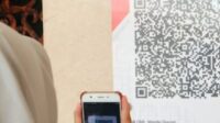Dalam beberapa tahun terakhir, Indonesia telah menyaksikan transformasi besar dalam sektor jasa keuangan dengan pengenalan dan adopsi QRIS (Quick Response Code Indonesian Standard).