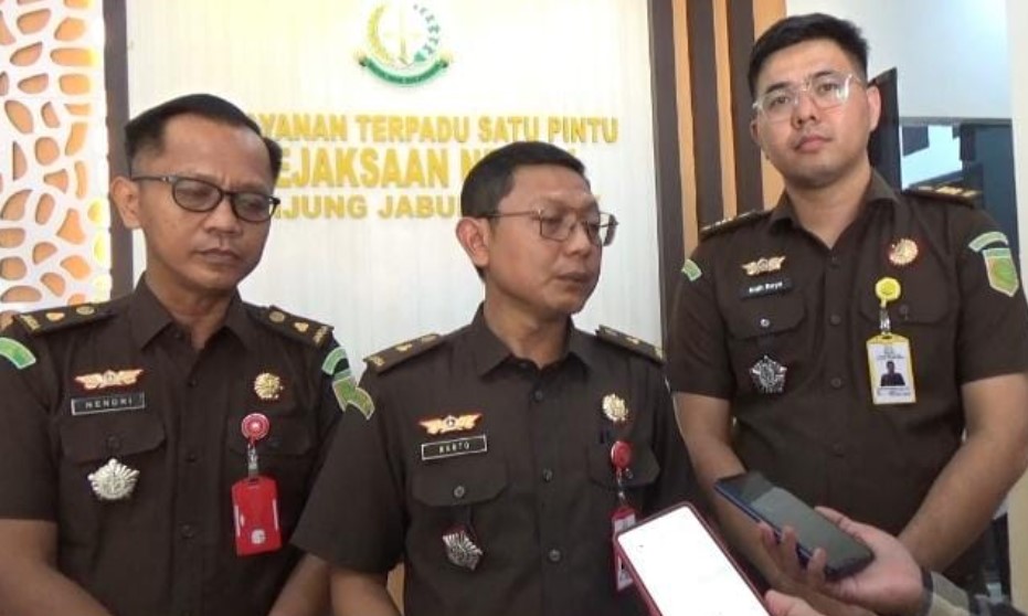Penyidik Kejaksaan Negeri (Kejari) Tanjung Jabung Barat menetapkan mantan Direktur Utama PT Produk Sawitindo Jambi (PSJ) sebagai tersangka.