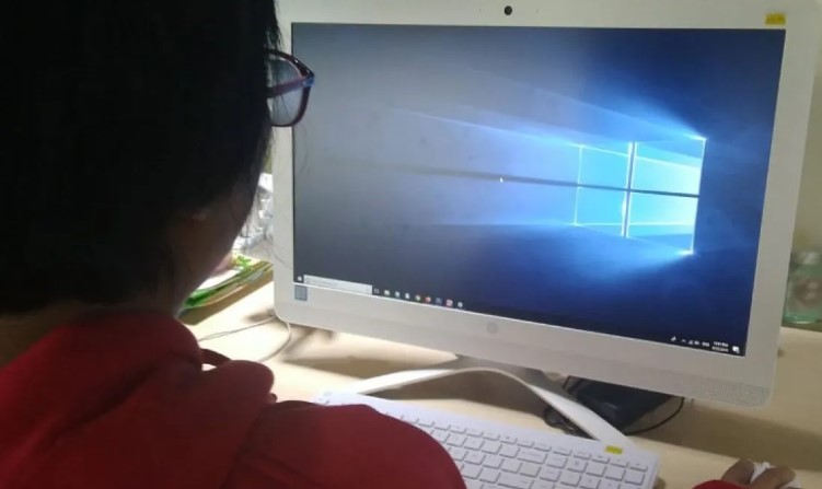 Microsoft Windows, salah satu sistem operasi paling ikonik di dunia, telah melalui perjalanan panjang sejak diperkenalkan pada 1985. Microsoft Windows, salah satu sistem operasi paling ikonik di dunia, telah melalui perjalanan panjang sejak diperkenalkan pada 1985.