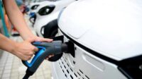 Mobil listrik semakin populer sebagai alternatif ramah lingkungan dibandingkan mobil berbahan bakar fosil.