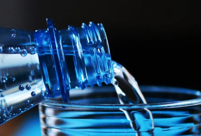 Air putih adalah kebutuhan mendasar untuk menjaga kesehatan tubuh.