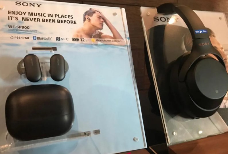 Headset adalah perangkat penting untuk menikmati hiburan, bekerja, atau bermain game dengan pengalaman audio yang mendalam. Headset adalah perangkat penting untuk menikmati hiburan, bekerja, atau bermain game dengan pengalaman audio yang mendalam.