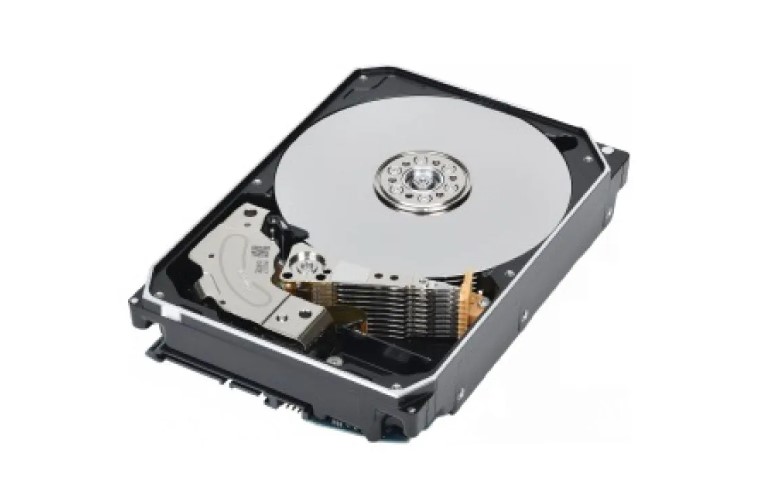 Meskipun Solid State Drive (SSD) semakin populer karena kecepatannya yang luar biasa, Hard Disk Drive (HDD) tetap menjadi pilihan yang sangat relevan untuk banyak pengguna, terutama bagi mereka yang membutuhkan kapasitas penyimpanan besar dengan biaya yang lebih terjangkau.