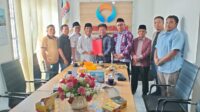 Komisi I DPRD Merangin saat foto bersama Ombudsman RI Provinsi Jambi Saiful Roswandi. Selasa (7/1/2025).