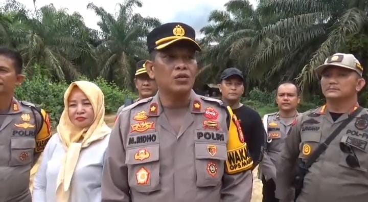 JAMBI, Jambiseru.com - Sebanyak 35 sumur minyak ilegal yang berada di kawasan Taman Hutan Raya Dusun Senami, Kecamatan Muara Tembesi