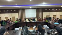Ratusan tenaga honorer yang tergabung dalam persatuan guru pendidikan agama Islam (PAI) se-Kabupaten Merangin menggelar aksi damai di gedung DPRD Merangin. Kamis (23/1/2025).