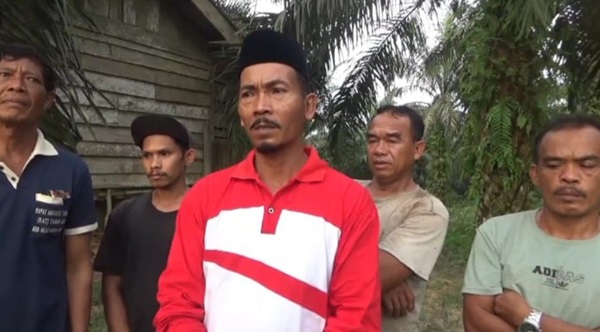 Warga Desa Suak Putat, Kecamatan Sekernan, Kabupaten Muaro Jambi mengapresiasi kinerja Polsek Sekernan Resort Muaro Jambi yang telah sukses membekuk Zulkarnain alias Zul (26), pencuri sepeda motor bersenjata api. Warga Desa Suak Putat, Kecamatan Sekernan, Kabupaten Muaro Jambi mengapresiasi kinerja Polsek Sekernan Resort Muaro Jambi yang telah sukses membekuk Zulkarnain alias Zul (26), pencuri sepeda motor bersenjata api.