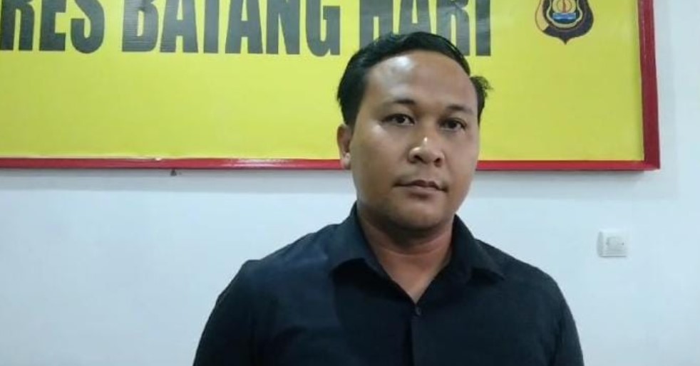Misteri pembunuhan gadis cantik bernama Nasipa warga Desa Pasar Terusan, Kecamatan Muara Bulian, Kabupaten Batanghari masih belum terungkap siapa pelakunya. Misteri pembunuhan gadis cantik bernama Nasipa warga Desa Pasar Terusan, Kecamatan Muara Bulian, Kabupaten Batanghari masih belum terungkap siapa pelakunya.